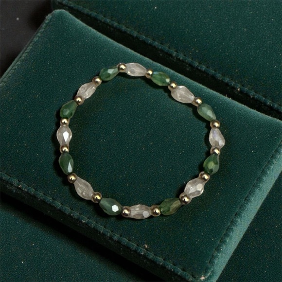 Jewelry - Green/Clear Glass Beaded Bracelet